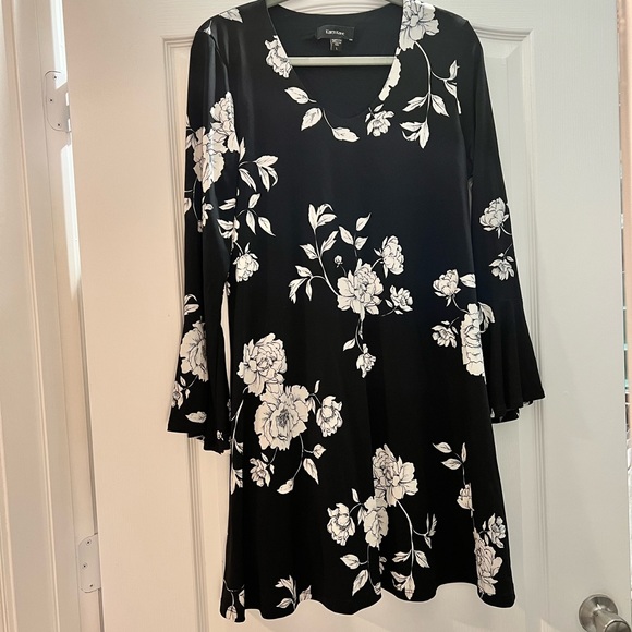 Karen Kane Dress NWOT Taylor Bell Sleeve A-Line Black & White Super Flattering! - Picture 13 of 14